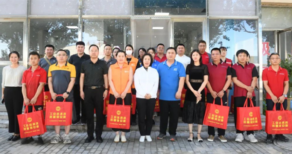 股票配资咨询 内蒙古通辽市总工会慰问组深入高温作业现场慰问一线劳动者