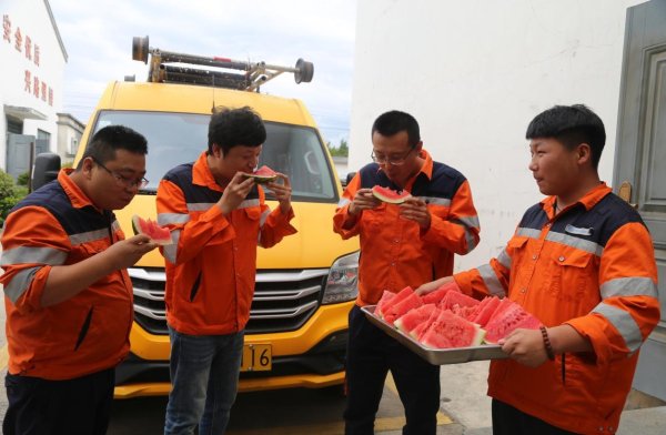 华夏配资门户 一场炎炎夏日里的“及时雨”